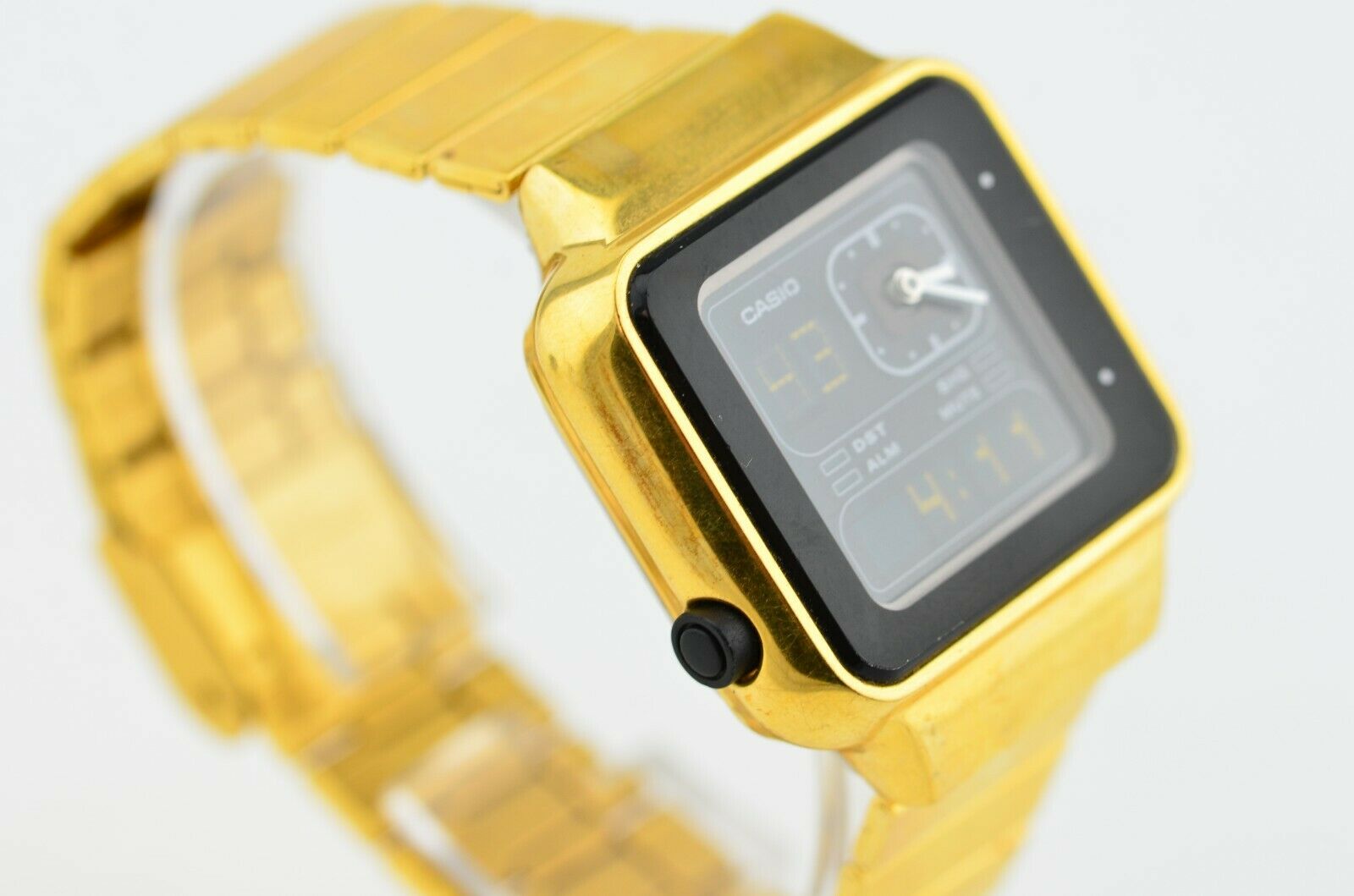 J259 Vintage Casio Gold Futurist Ana Digi Quartz Watch LAQ-2000G 