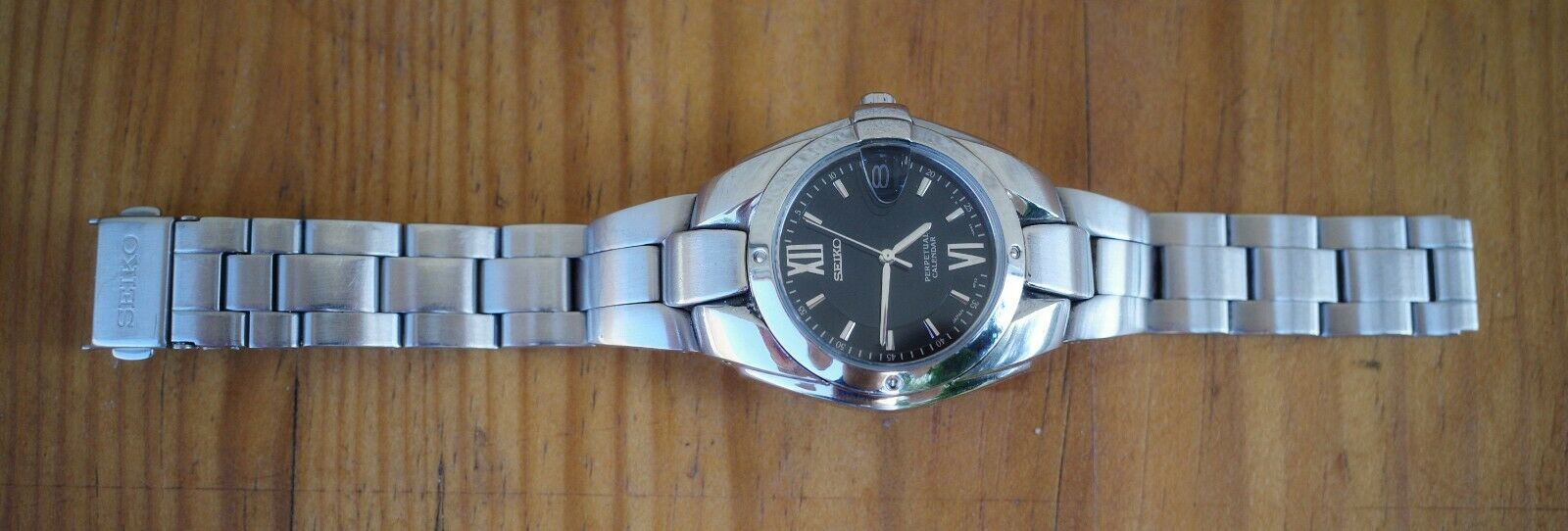 SEIKO 8F32 005A Black Dial Perpetual Calendar Quartz 10y battery