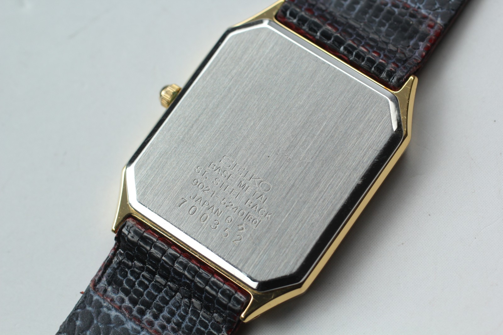 Vintage 1987 Near MINT SEIKO Chariot 9021-5240 Gold Tank Quartz