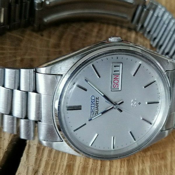 Seiko 8223-8010 SQ Quartz, vintage, silver dial from 01/1980 | WatchCharts