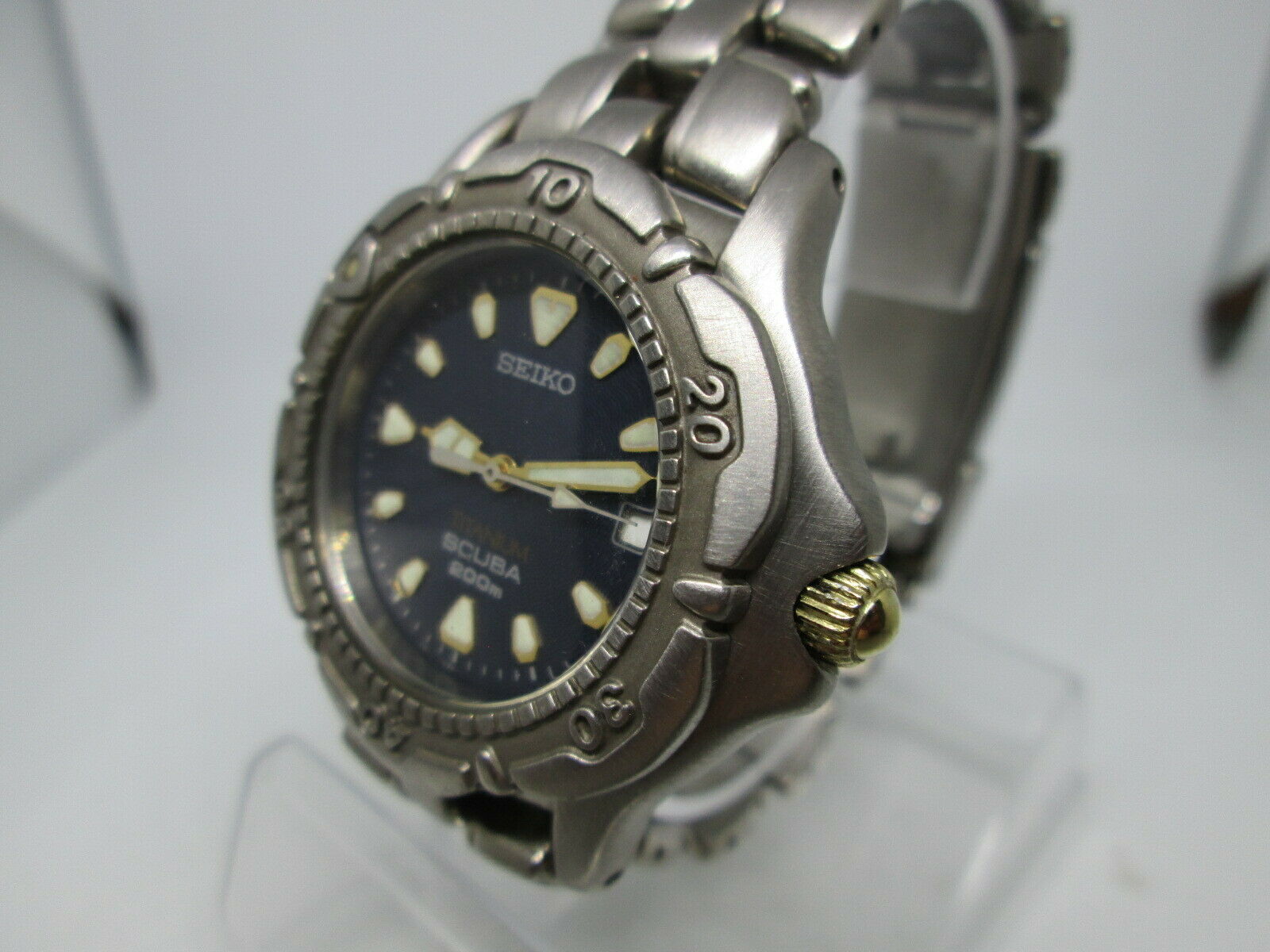 SEIKO SCUBA 200m 7N35-6120 DATE TITANIUM QUARTZ MENS DIVER WATCH 