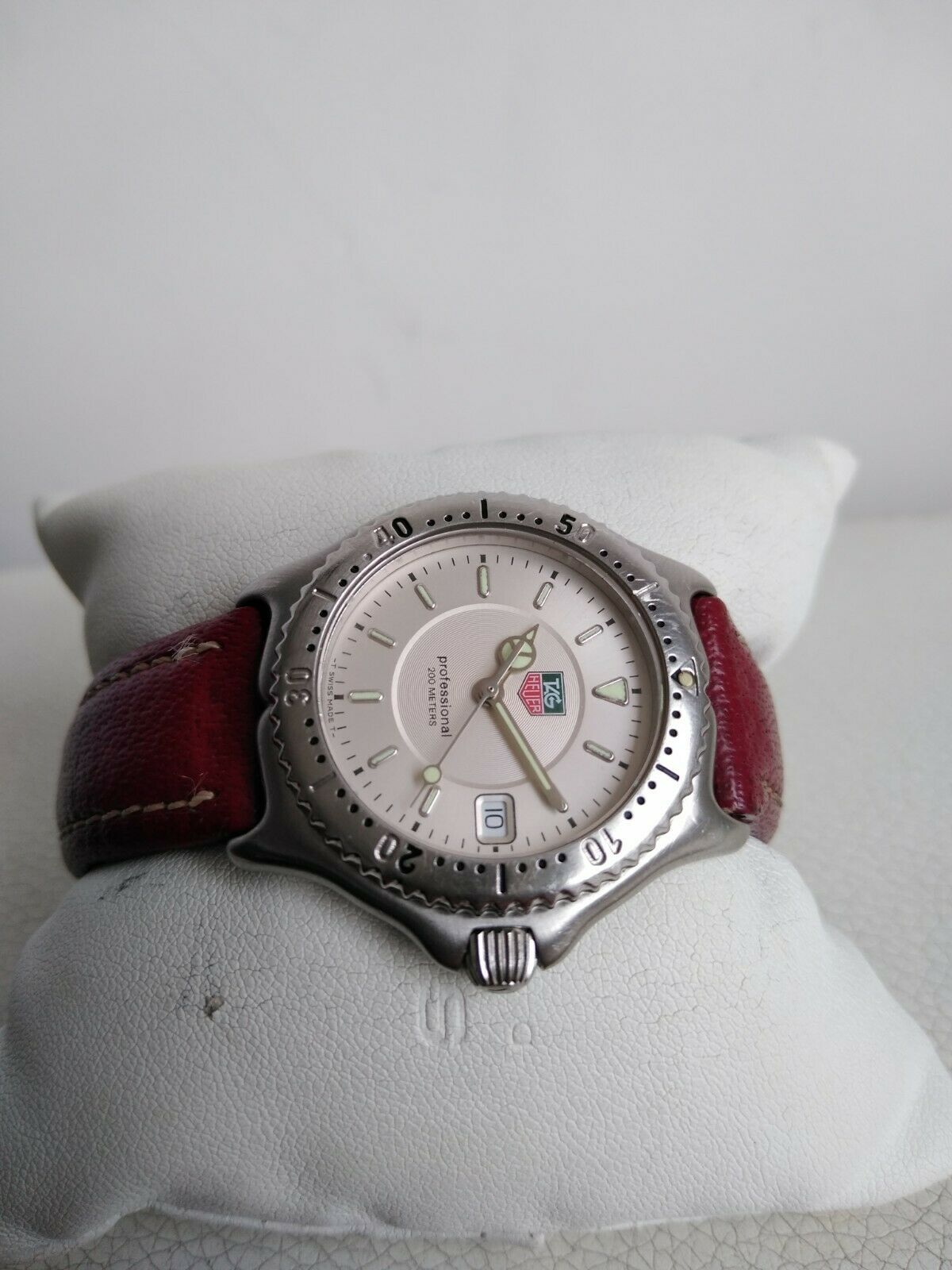 Tag Heuer SE L mid zize White vintage Wi 1210 PROFESSIONAL 200mts