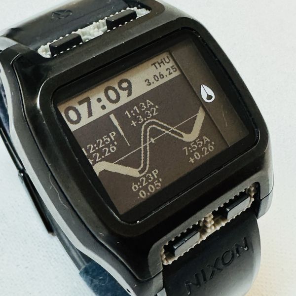 Nixon Orologio digitale automatico giapponese con cinturino in