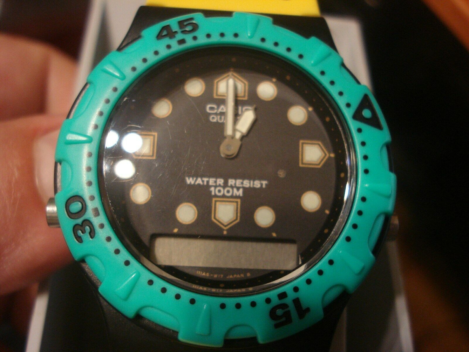 Montre Vintage Casio AW-304 (1986) NOS - Couleurs Rose Et Multicolore, étanche 100m, Neuf Avec étiquettes