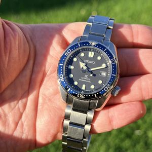 Zodiac Deep Reef Watch Z07901 Mens 200m White Dial Black Bezel