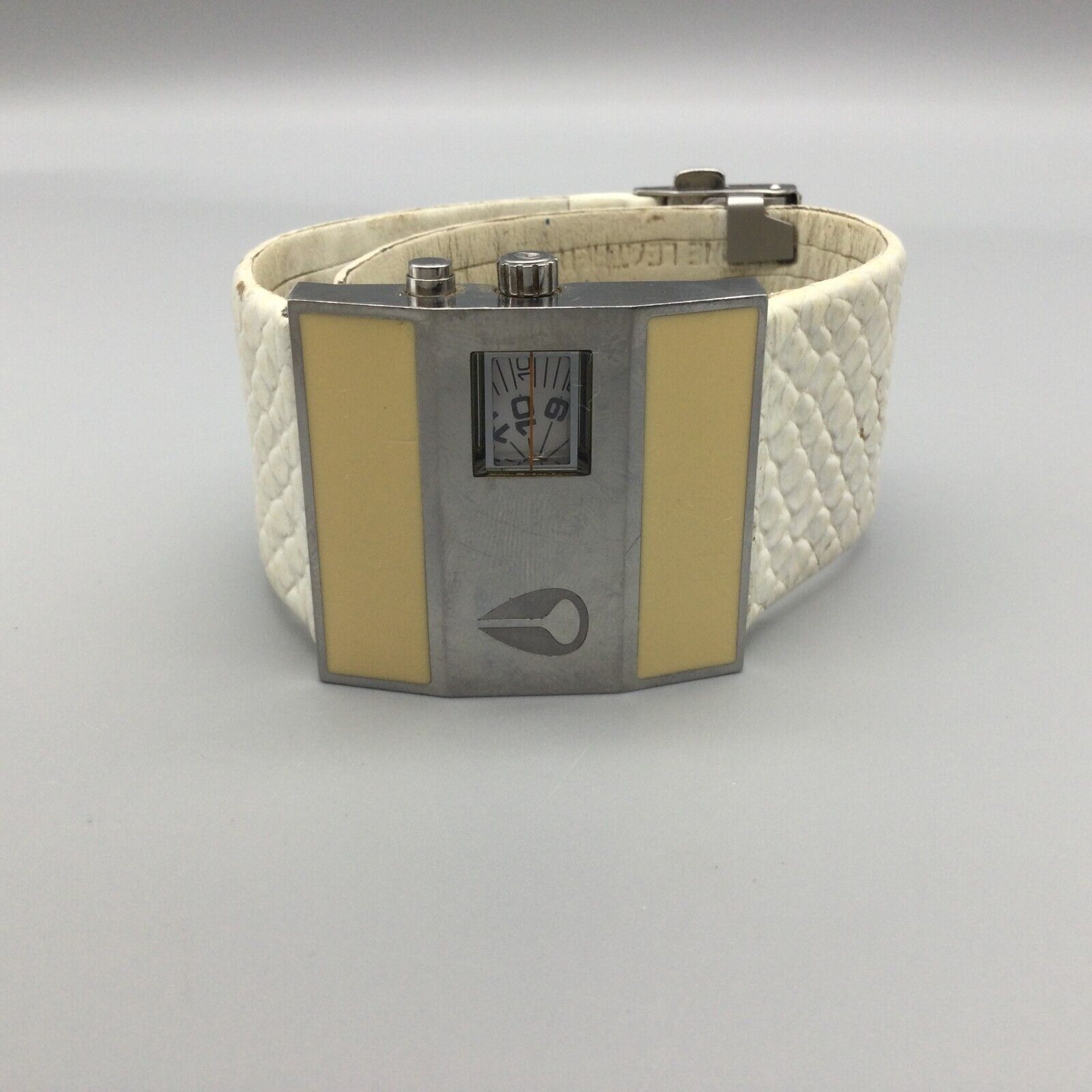 Nixon Rotolog Watch Men Silver Tone White Cream Jump Hour