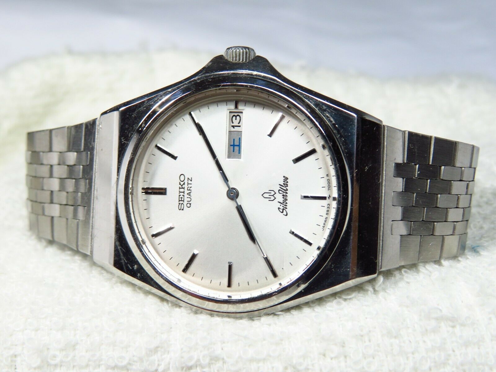 Vintage 1981 SEIKO Silver Wave QUARTZ watch { 5933 - 7000