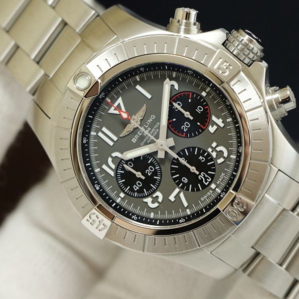 《Free shipping / Returns accepted》 BREITLING Breitling Avenger B01