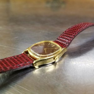 Vintage Seiko 2C20-6490 Ladies Quartz Wrist Watch, Burgundy  display picture 1