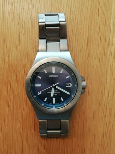 セイコー チタニウム V732-0P30 100M防水 クオーツ デイト Seiko V732-0P30 Titanium Watch 100M Water Resist