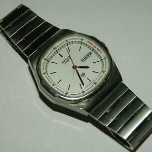 VINTAGE SEIKO 7559-5000 MEN'S QUARTZ DAY- DATE LIGHT WRISTWATCH
