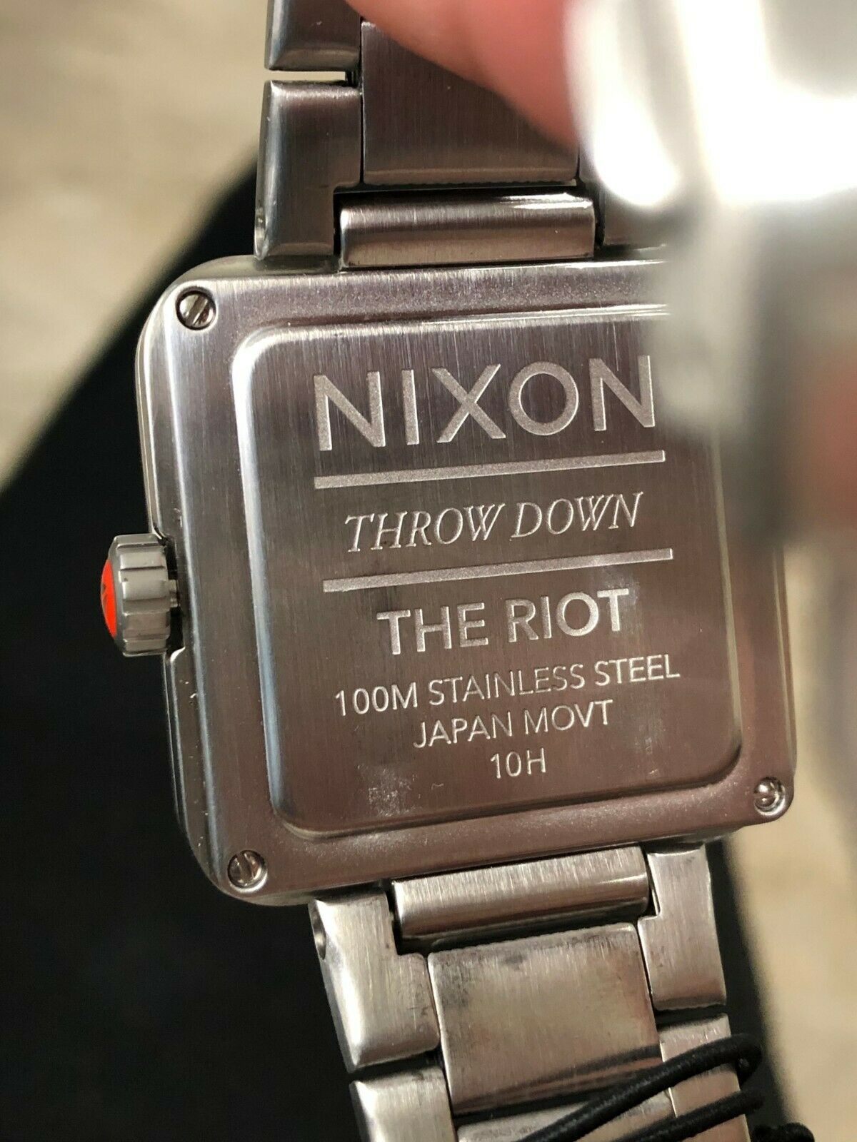 nixon riot watch