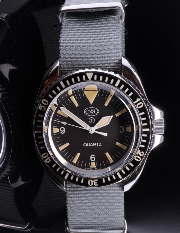 1983 quartz royal navy divers online watch