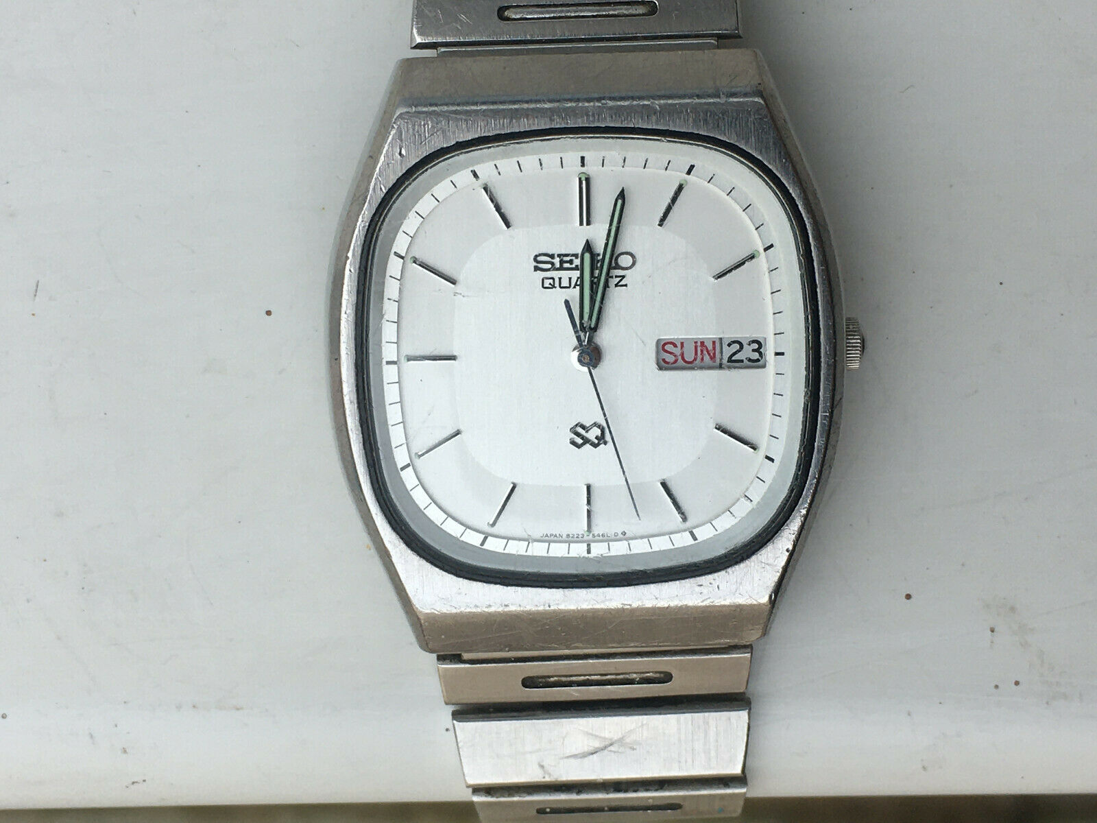 VINTAGE MENS SEIKO SQ 8223-5350 A2 SILVER TONE QUARTZ DAY DATE 