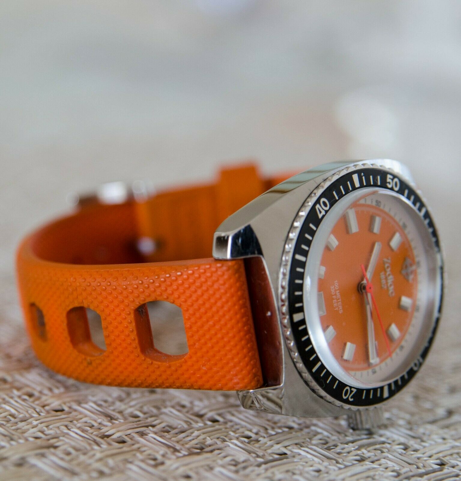 Zodiac Seadragon ZO2202 Orange Quartz Swiss Diver Rotating Bezel 