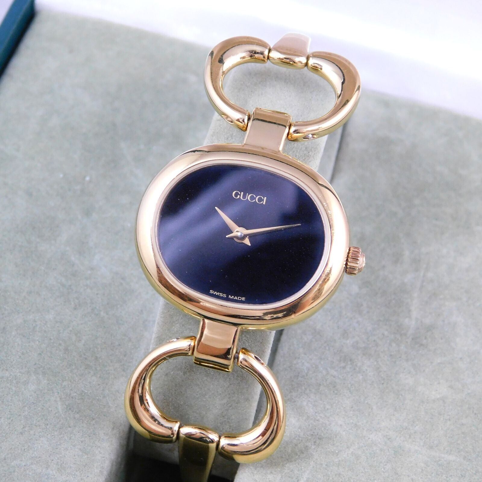 GUCCI 1600 WOMEN'S GOLD BLACK DIAL VINTAGE SWISS WATCH WITH BOX