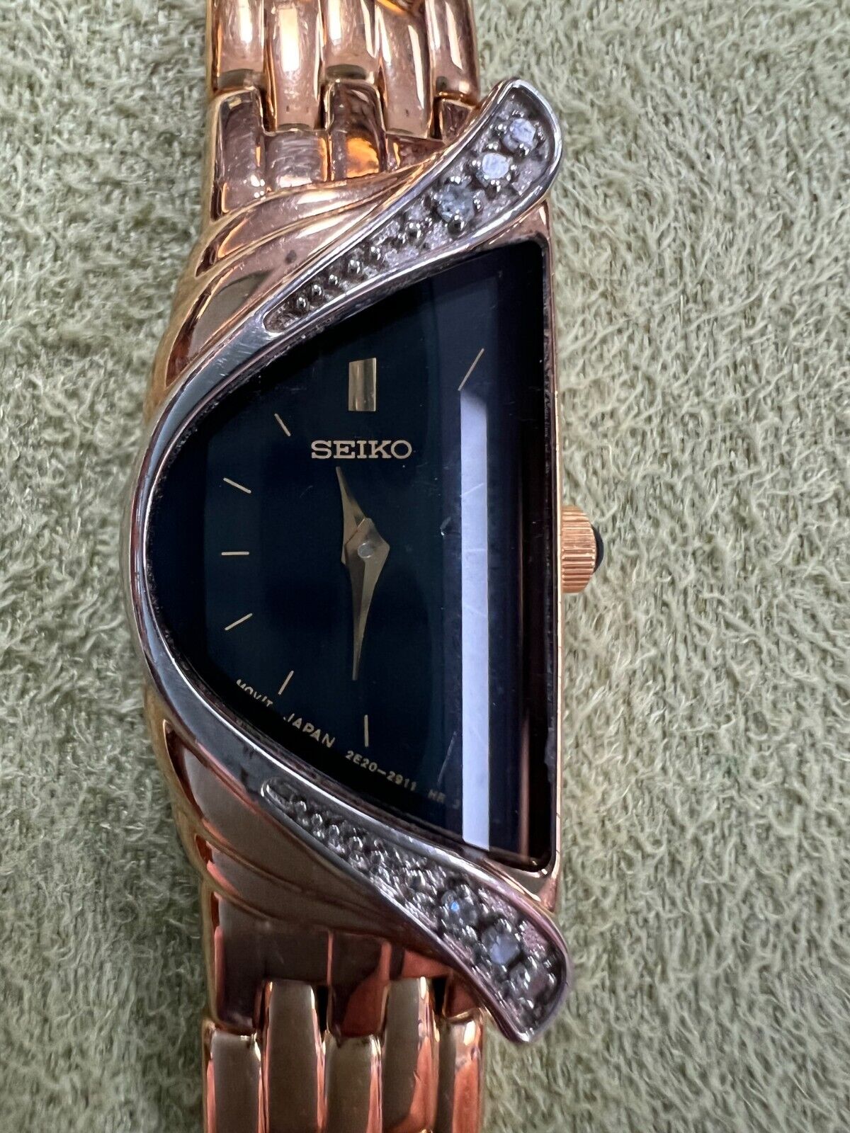 Seiko Women s Watch 2E20 7309 Quartz Diamond Asymmetrical Gold