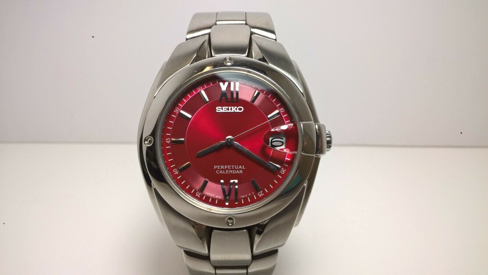 Red Stainless Seiko SBQK011 8F32-0010 Perpetual High Accuracy