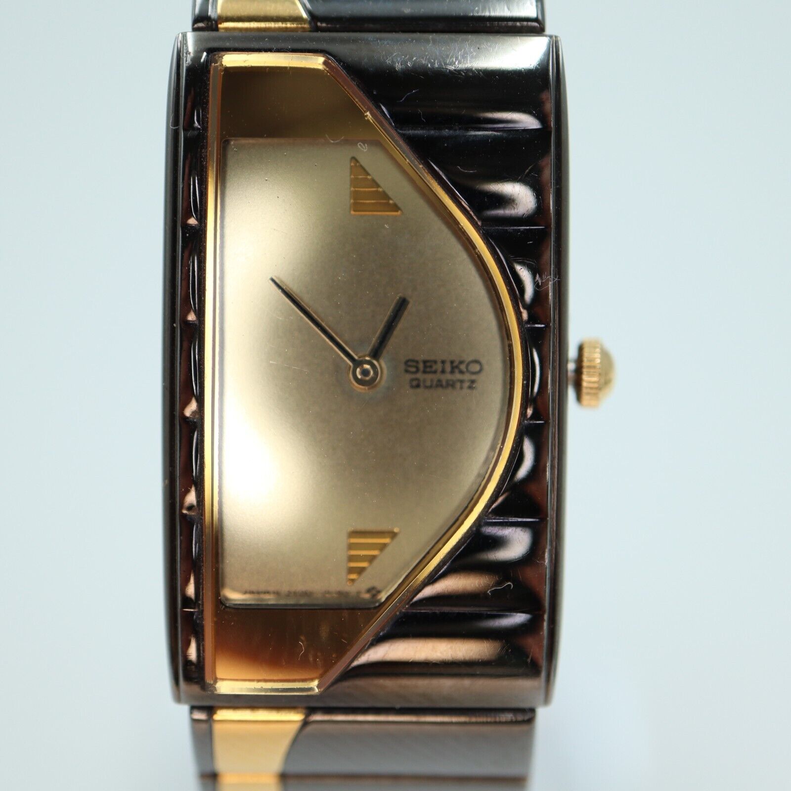 VTG 1980's 16mm Seiko deals 2Y00-2C90-T Two-Tone Half Moon Women's Quartz Watch Japan!