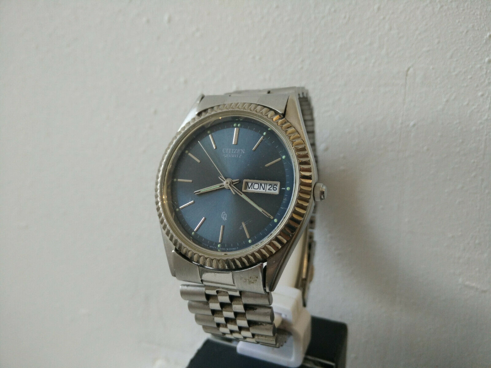 Vintage Citizen CQ 6100-S45393 Quartz Mens Watch 1980