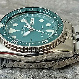 421/セイコー 7S26-0030 SKX013 グリーン ダイバー 自動巻き STUNNING GREEN MOD SEIKO DIVER 7S26-0030 SKX013 AUTOMATIC