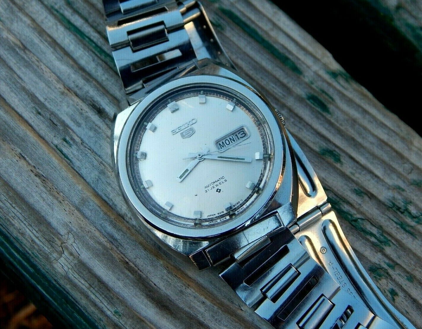 Vintage White S.S. SEIKO 5 6319-8030 Men's Automatic Watch 21 J