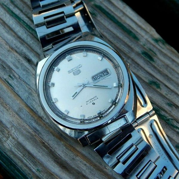 Vintage White S.S. SEIKO 5 6319-8030 Men's Automatic Watch 21 J