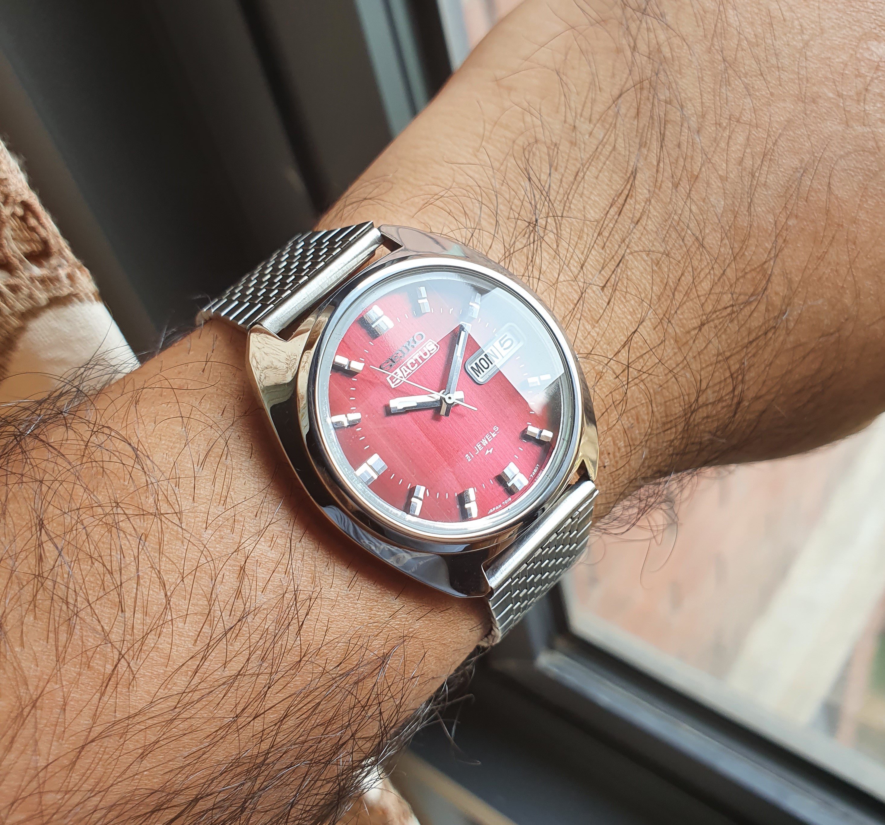 seiko 5 maroon