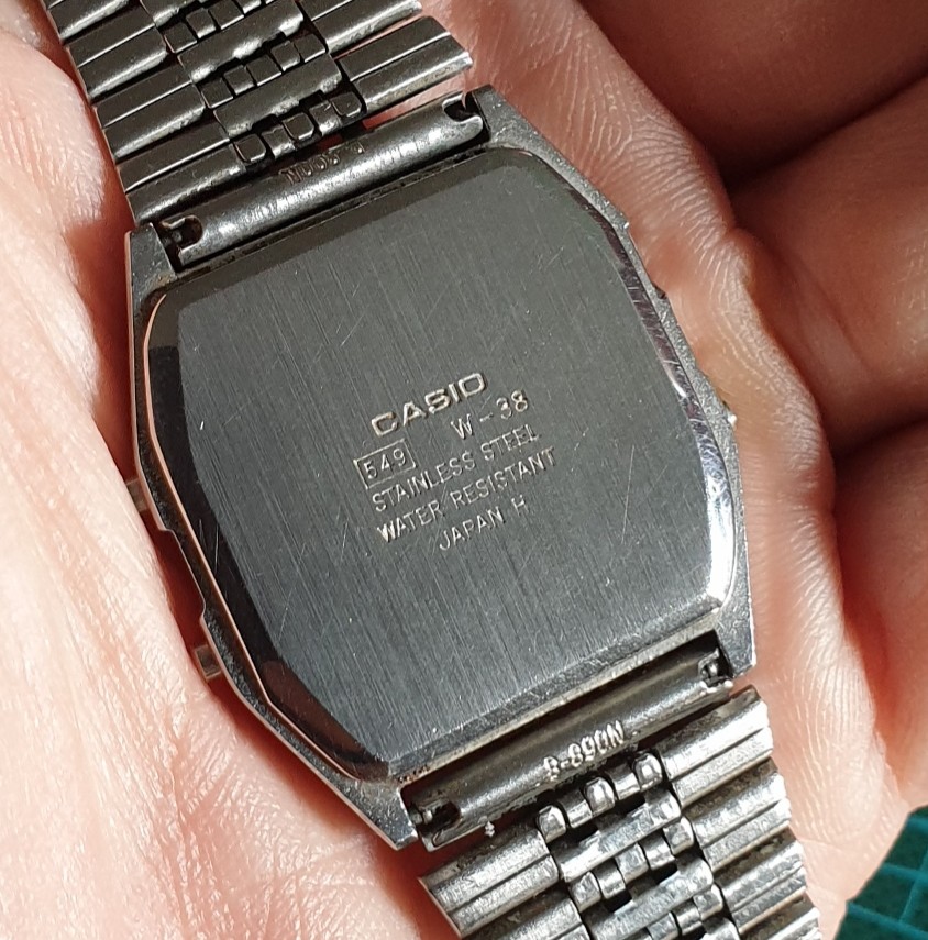 CASIO - W-38 - w-series - Vintage Digital Watch 
