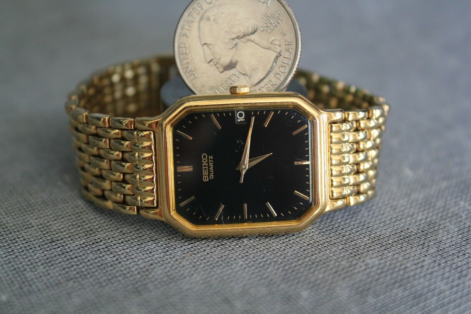 Men's Seiko Quartz 7N22-5011 R1 Black Dial Gold Plated Wrist Watch