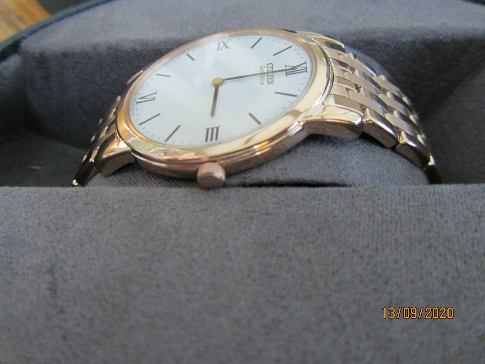 Citizen Eco-Drive g820-S074967 Stiletto Sapphire Slim Watch