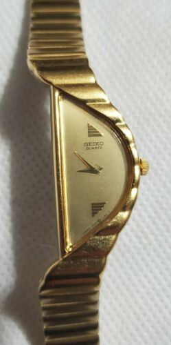 Seiko 1F20 5D59 Half Moon Asymmetric Watch. 6