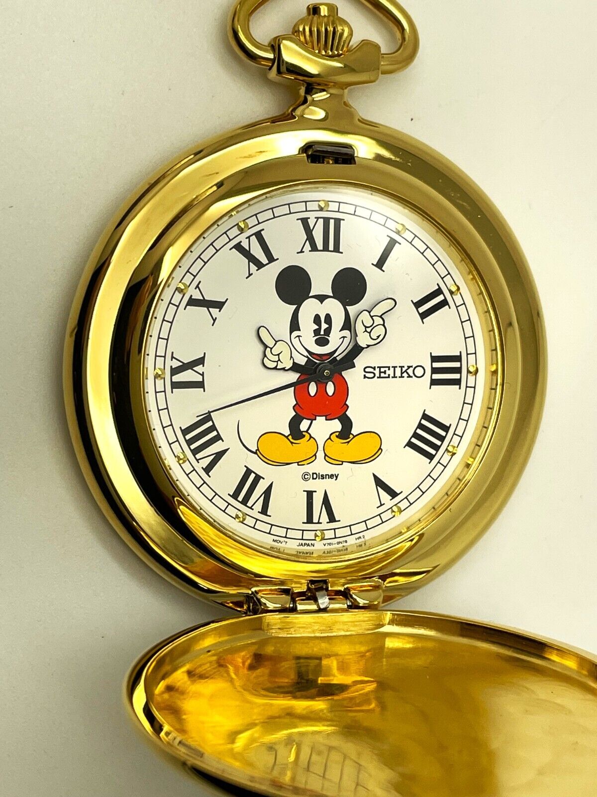 Mickey mouse pocket on sale watch verichron quartz