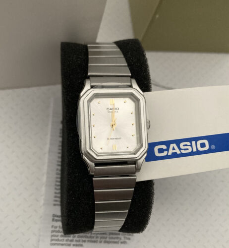 Casio LQ-400D-7AEF Classic Collection - Ladies Bracelet Watch - Silver | WatchCharts