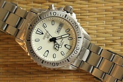 SEIKO AGS 5M43-0C50 KINETIC CREAM DIAL STAINLESS 200M AIR DIVERS