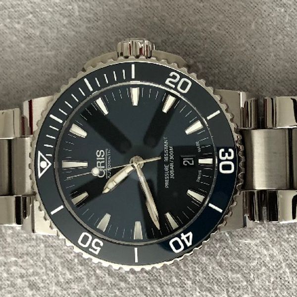 Oris Aquis 43mm Blue Dial on SS Band+ OEM Rubber Strap | WatchCharts