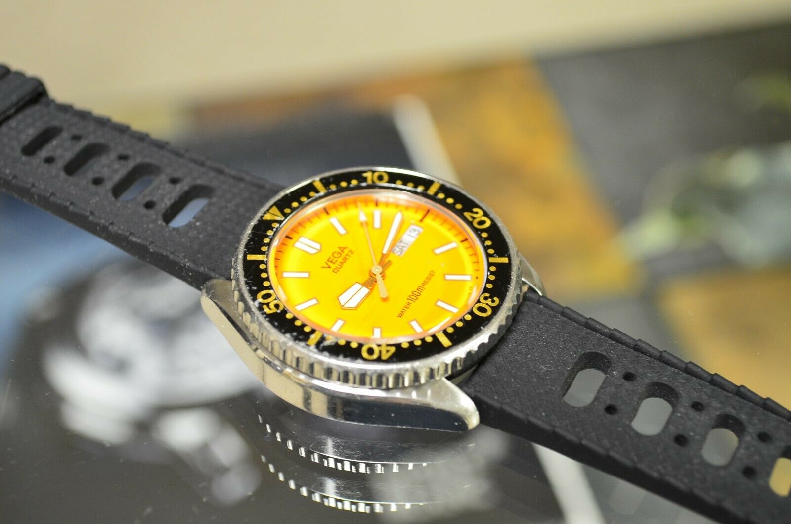 CITIZEN VEGA ORANGE DIVER 100M QUARTZ DIVE WATCH VINTAGE JAPAN