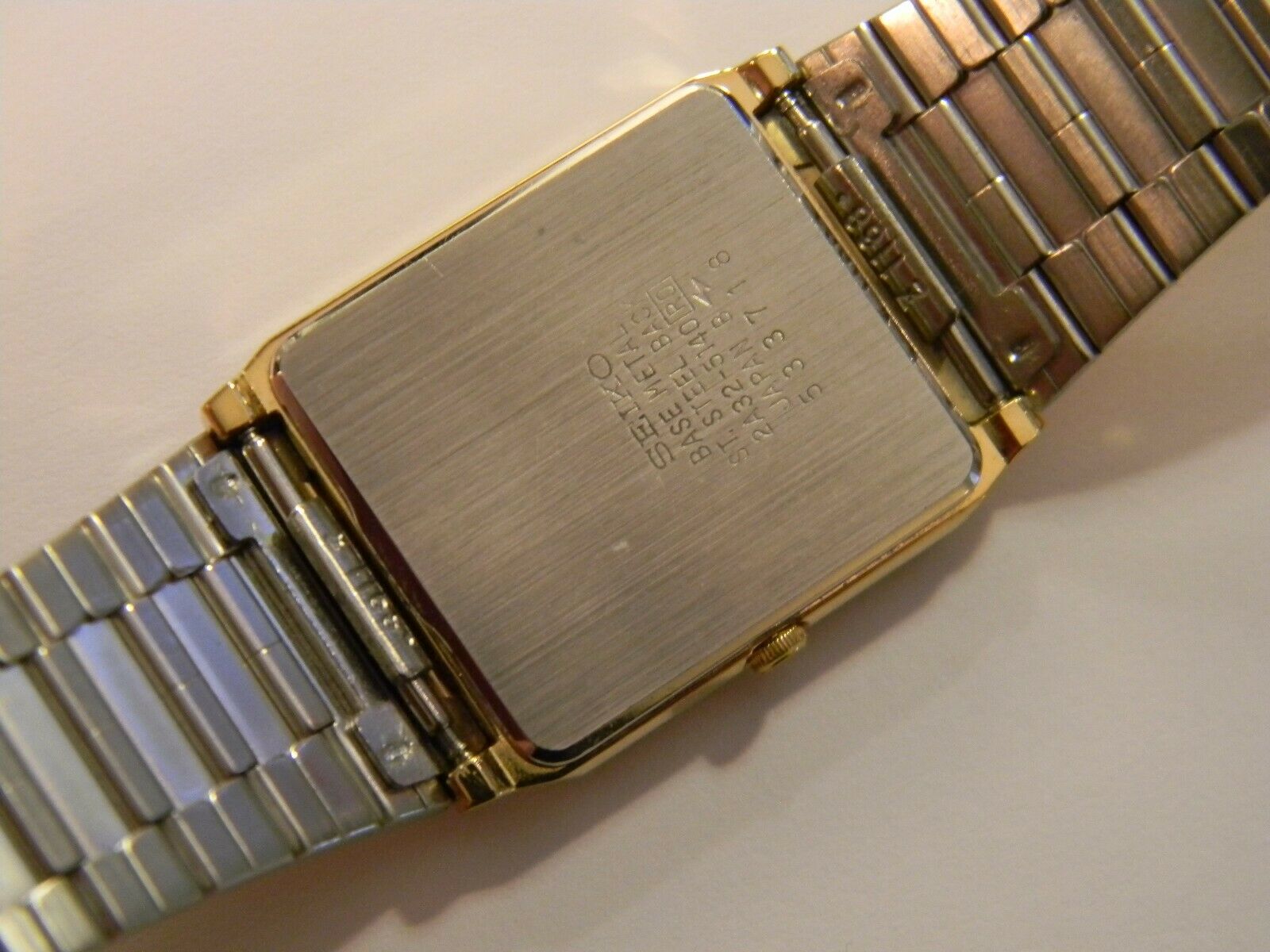 VINTAGE SEIKO 2A32 QUARTZ MENS WATCH - ORIGINAL BAND - NEW BATTERY 