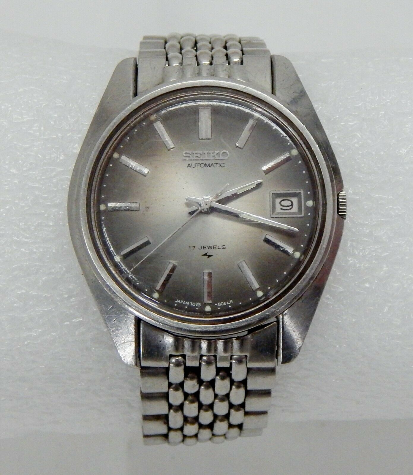 Vintage Seiko 7025-8069 Mens Watch | WatchCharts