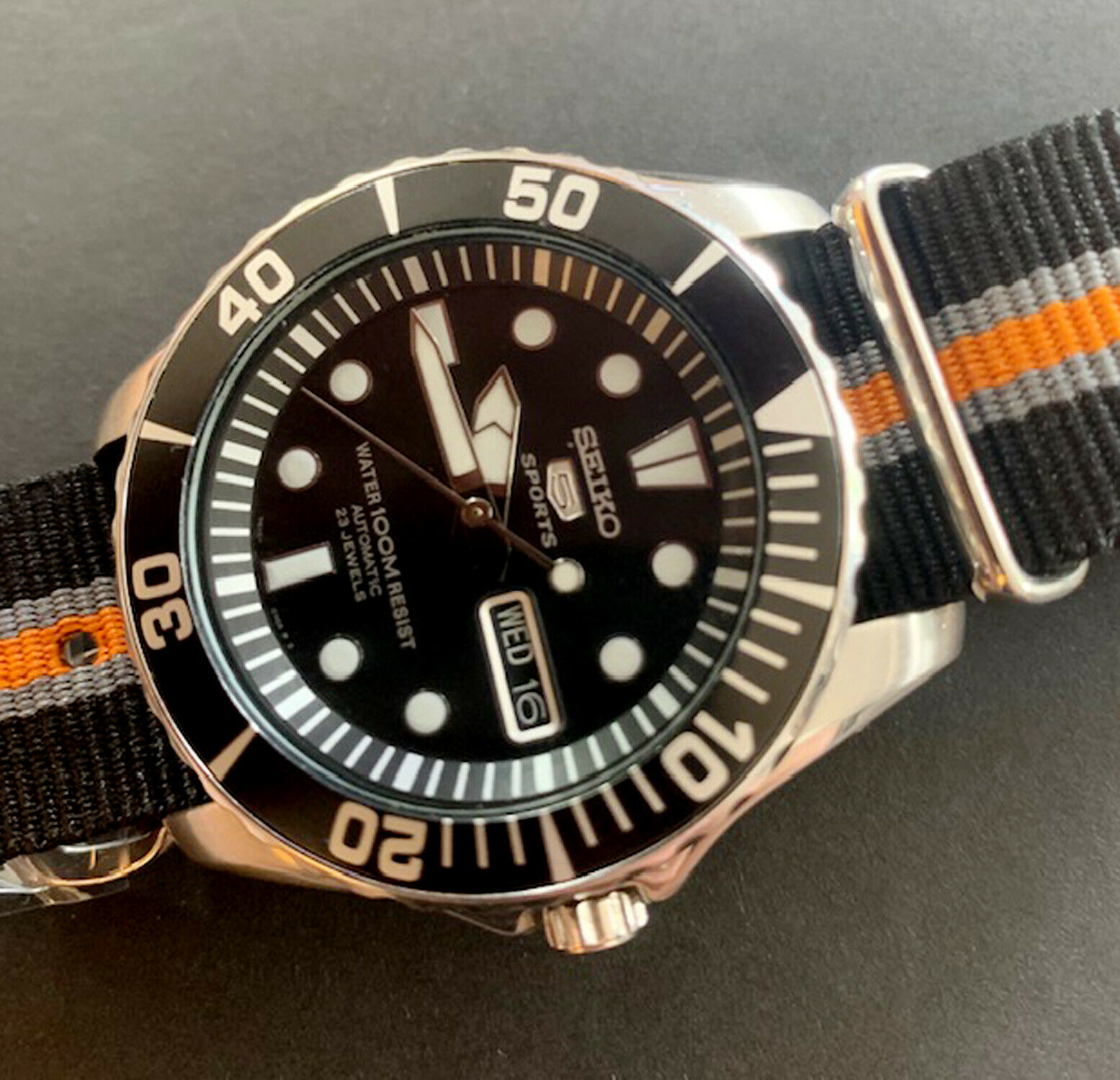 seiko submariner snzf17j1