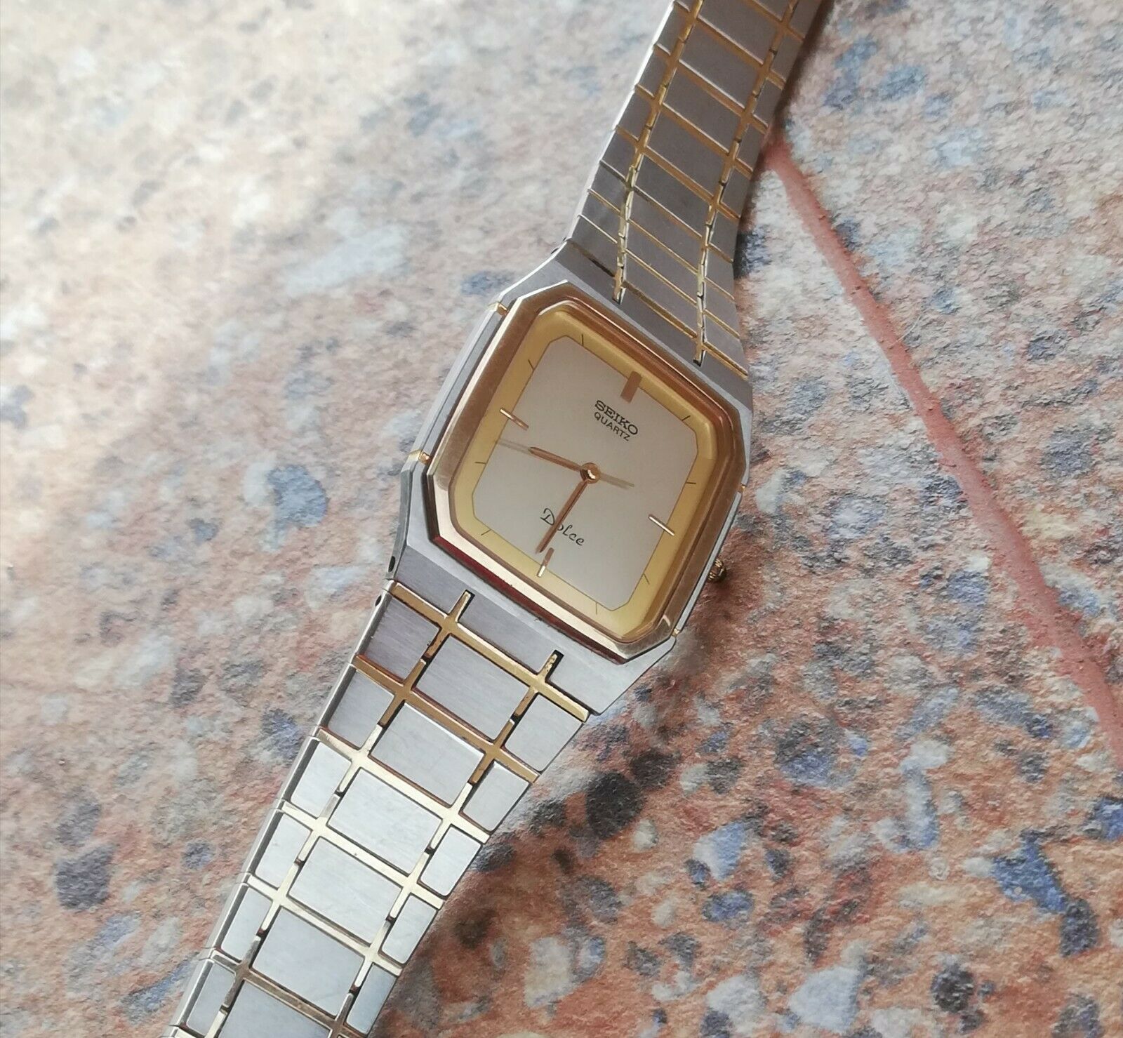 Seiko Dolce Quartz 9521 5020 December 1982 SGP Dress Watch