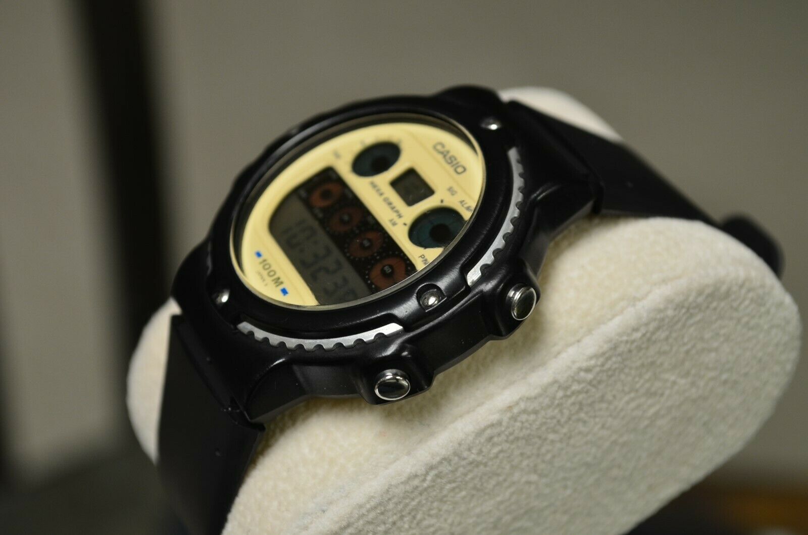 CASIO HGW-10 HEXA GRAPH WHITE DIAL DIGITAL WATCH VINTAGE