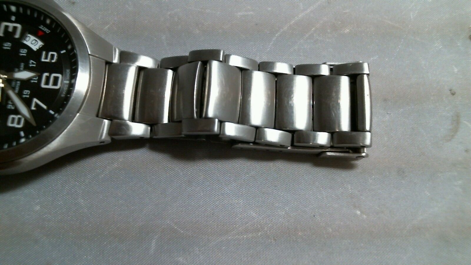 VICTORINOX SWISS ARMY BASE CAMP MEN'S WRIST WATCH 241333