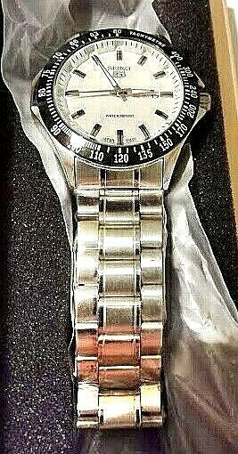 SEIKO 5 QUARTZ WATER RESISTANT JAPANESE WATCH TACHYMETER DATE