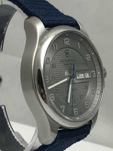 RARE Victorinox Swiss Army AUTOMATIC OFFICERS Mod 241547 DAY