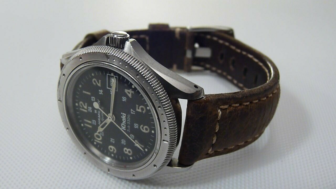 HAMILTON KHAKI QUARTZ SUB 330ft GENTS WATCH with BOX | WatchCharts