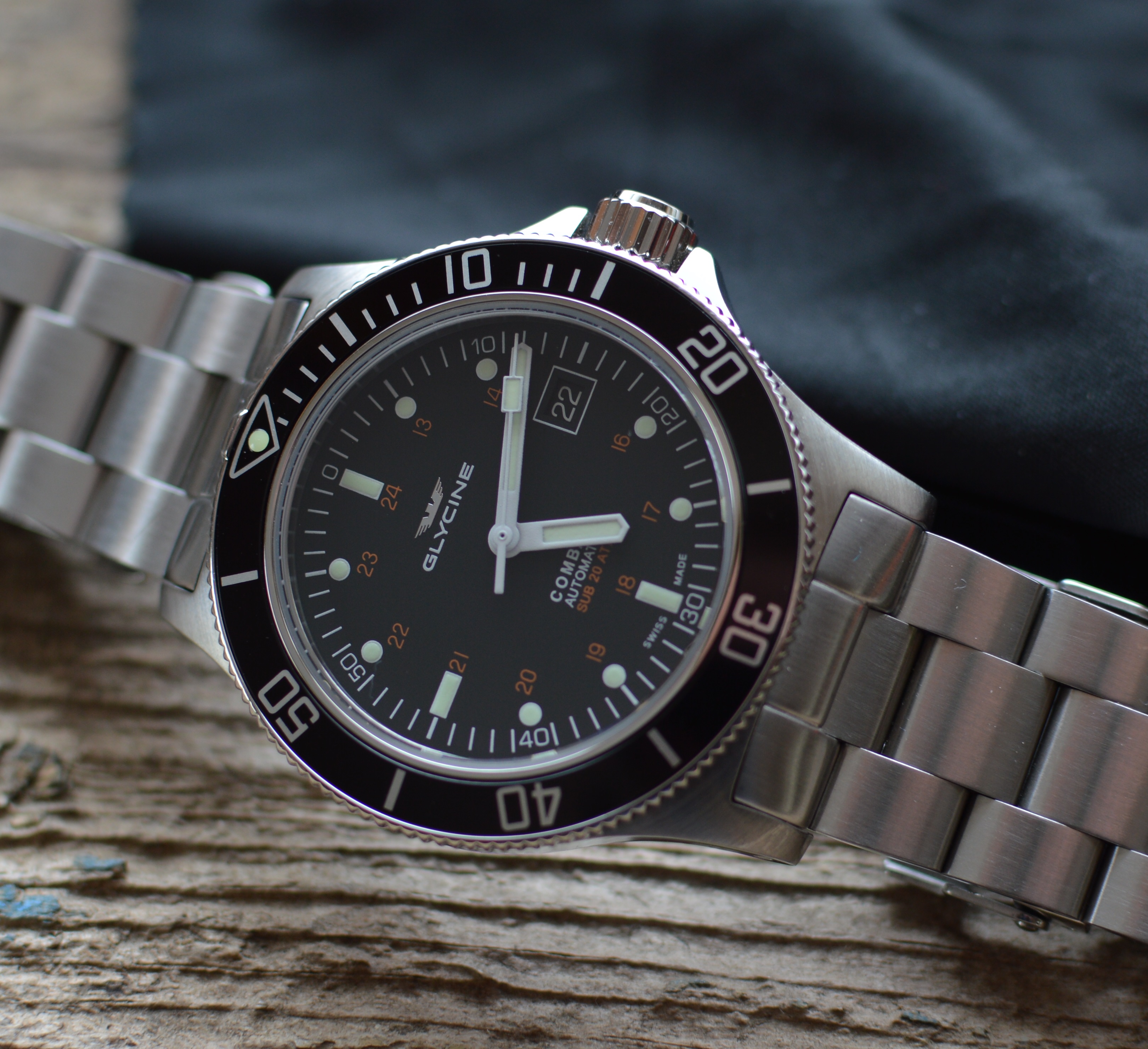 glycine dive watch