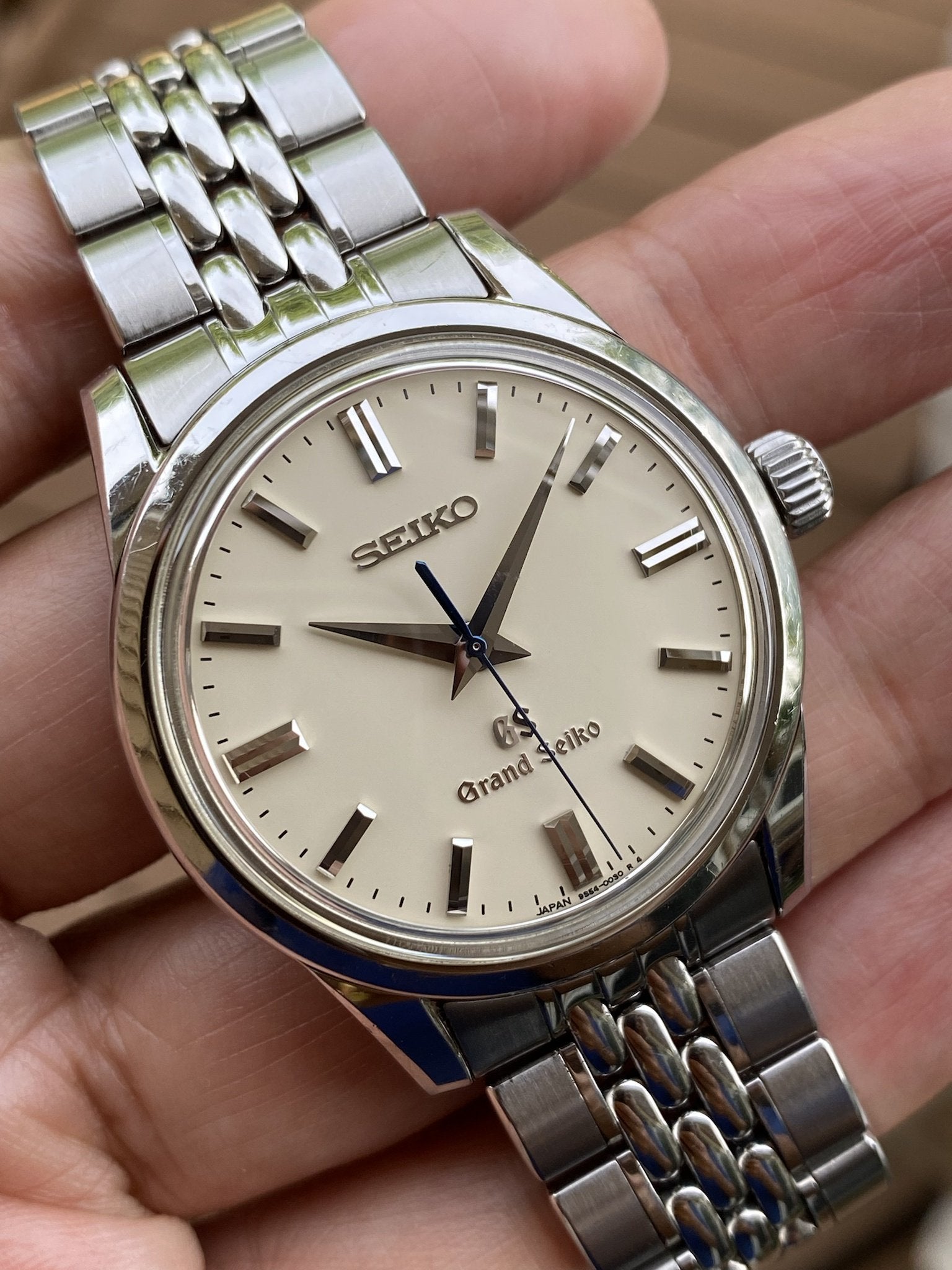 Grand Seiko. Gorgeous Cream Dial. Beads of rice bracelet. Heated blued hand. 1 999 USD WatchCharts Marketplace