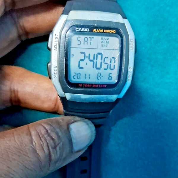 Used Casio Illuminator Mens Watch Vintage 3239 W96H Alarm Chronograph