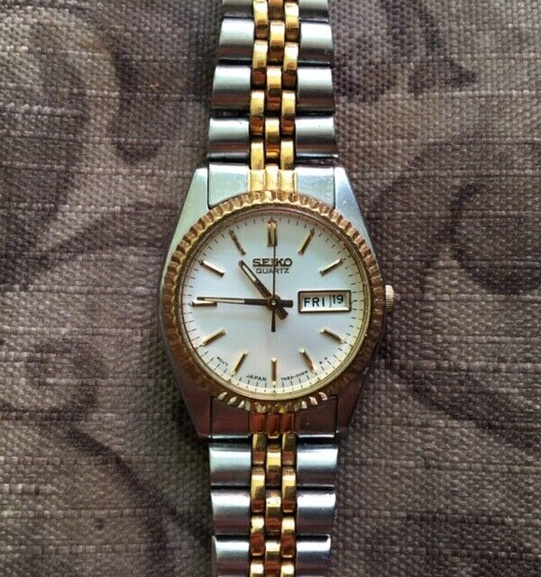 SEIKO Two Tone Quartz Women s Day Date Watch 7N83 0041 A4 Very